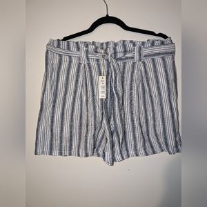 Max studio fabric shorts M
